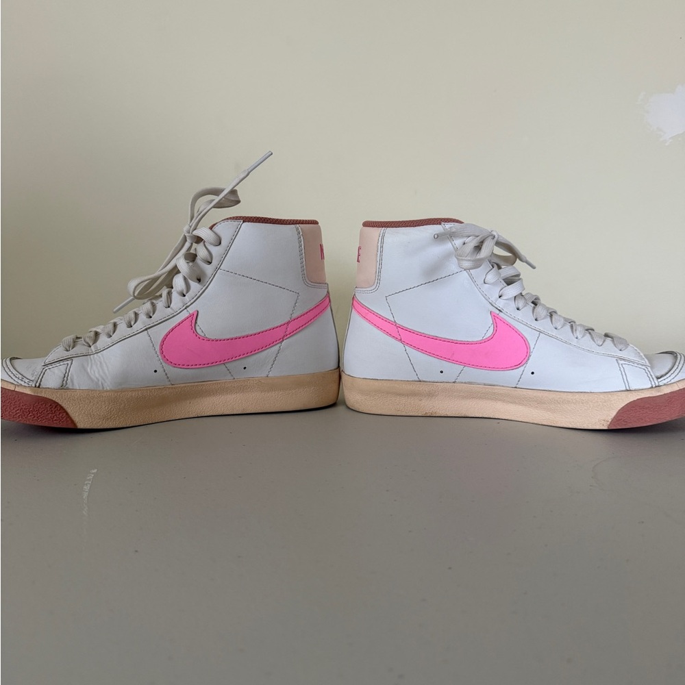 Nike Blazer Mid 77 GS White Pink Swoosh High Top Sneakers Youth 5.5Y Women 7 - Picture 2 of 5